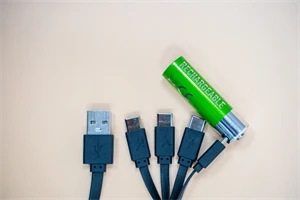 ¿Cuánto tiempo suele tardar en cargarse una batería recargable nº 5?